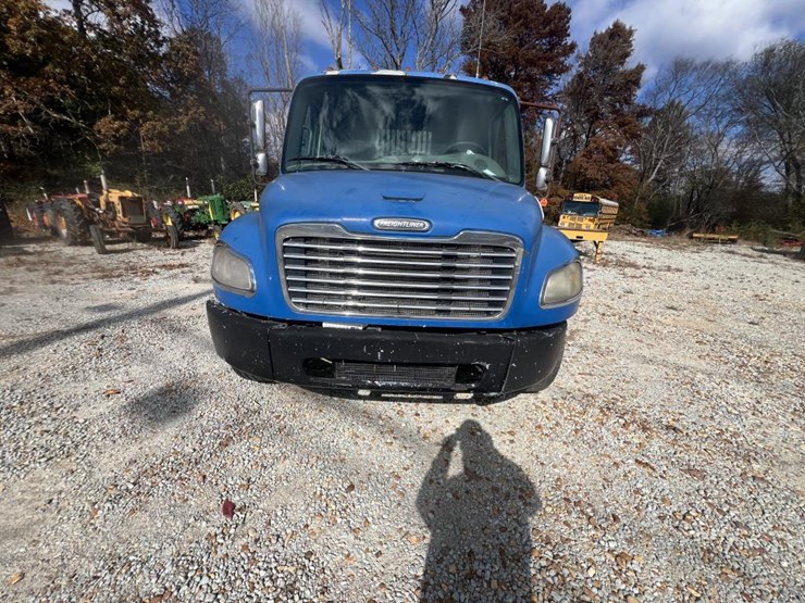 2007-freightliner-108sd-image-14