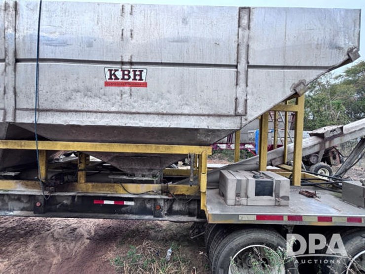 2004-magnolia-trailer-image-13