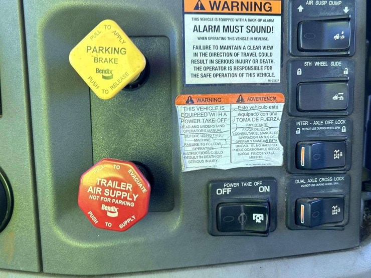 2016-peterbilt-579-image-22