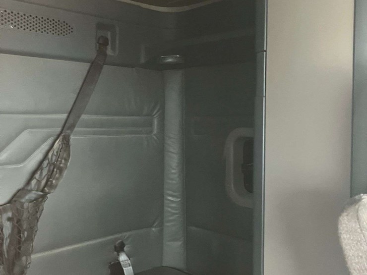 2013-freightliner-cascadia-image-53