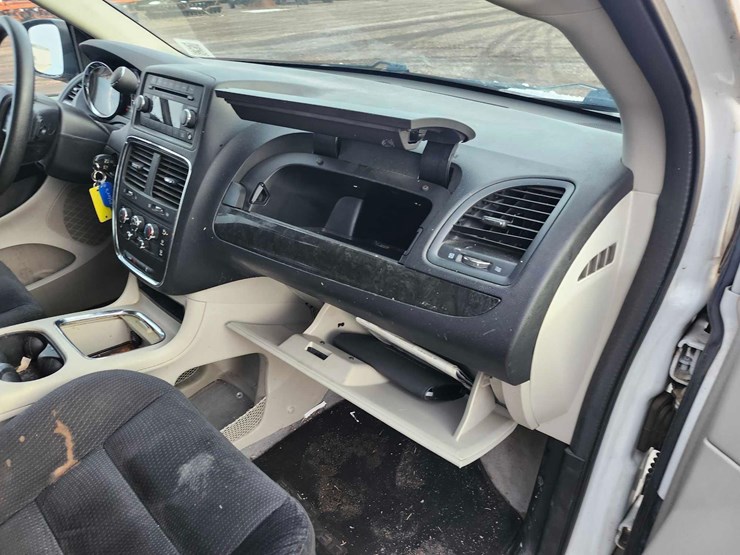 2015-dodge-grand-caravan-sxt-image-35