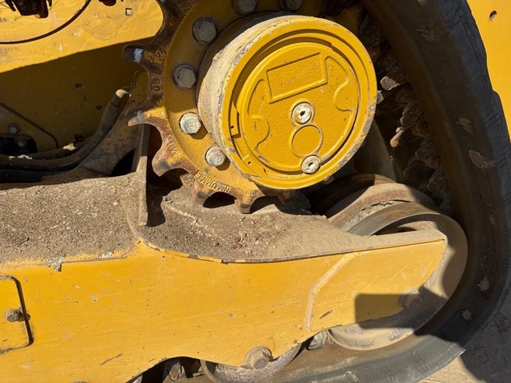 2023-caterpillar-259d3-image-11