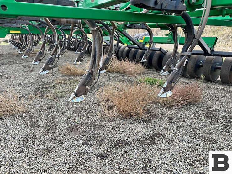 john-deere-1830-image-43