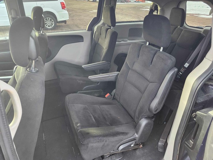 2015-dodge-grand-caravan-se-image-36