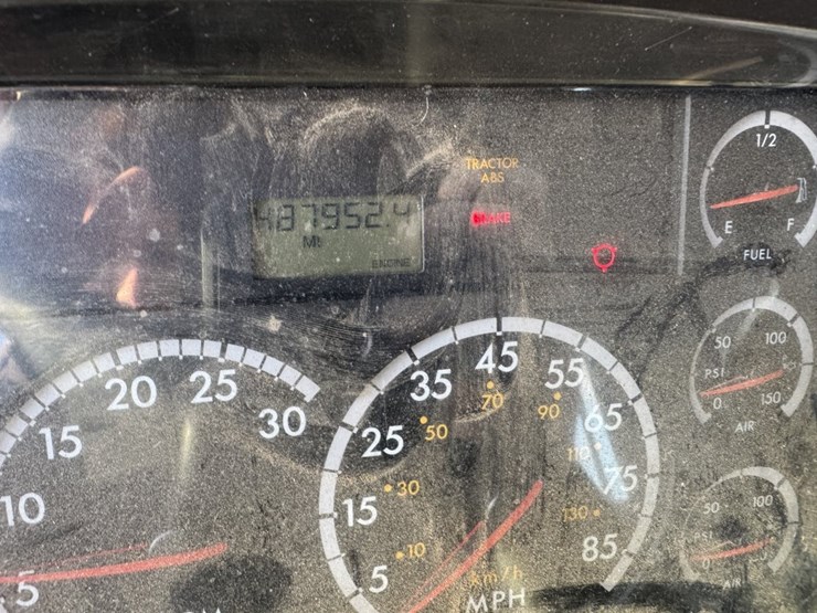 2007-freightliner-108sd-image-7