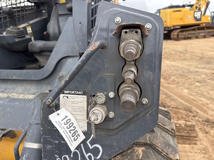 2022-deere-330g-image-16