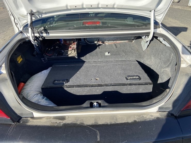 2011-ford-crown-victoria-sedan-image-20