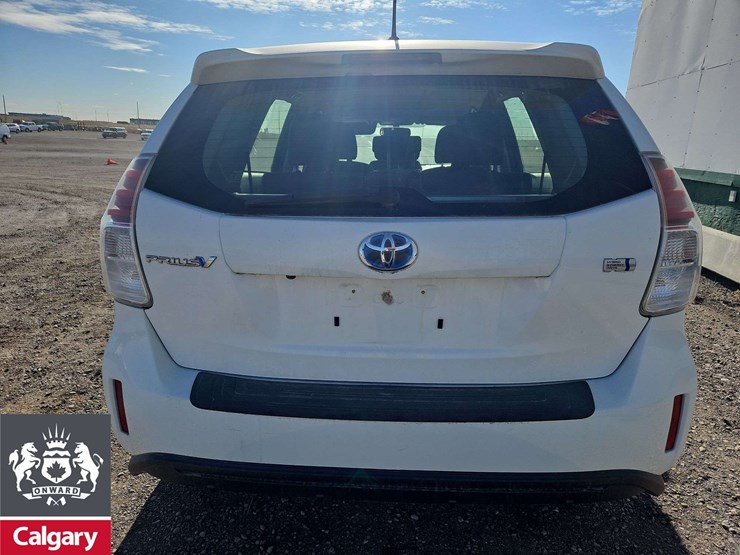 2015-toyota-prius-v-hybrid-4dr-wagon-image-5