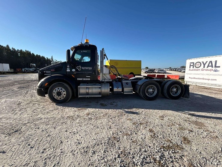 2016-peterbilt-579-image-40