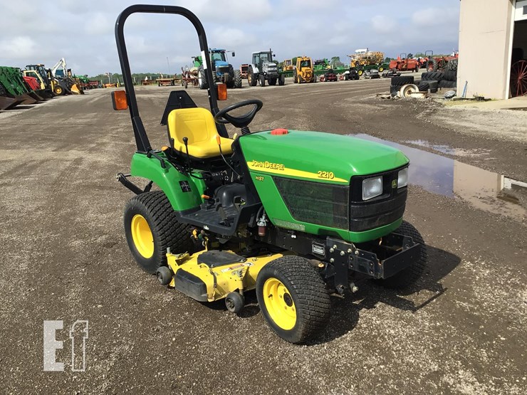 2004-john-deere-2210-image-1