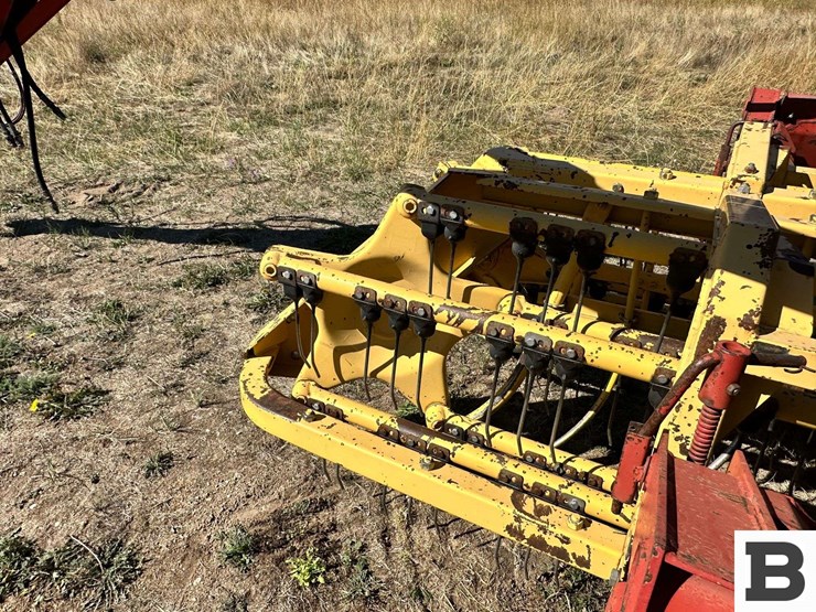 new-holland-216-image-17