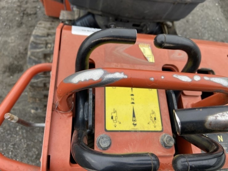 2017-ditch-witch-c16x-image-22