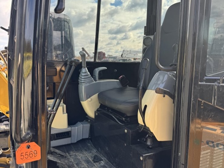 2015-caterpillar-305.5e-image-7