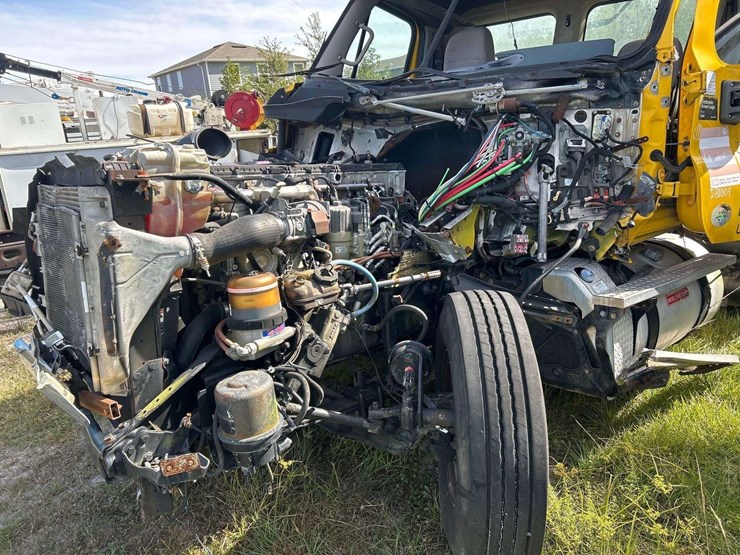 2013-freightliner-cascadia-125-image-7