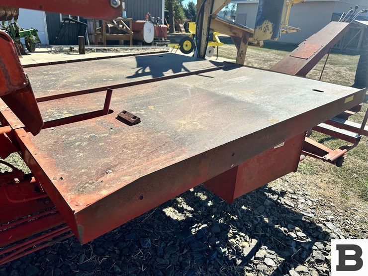 new-holland-1032-image-36