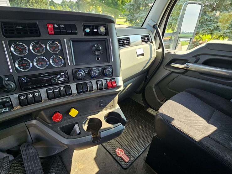 2019-kenworth-t880-image-19