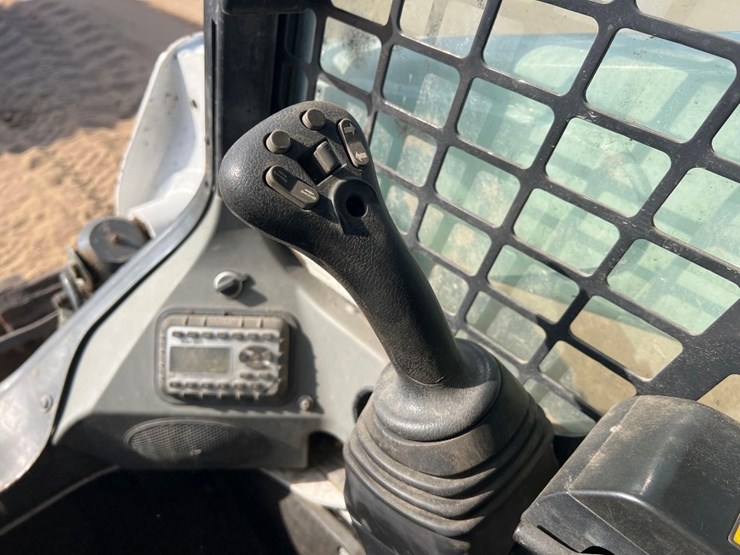 2022-bobcat-s740-image-24