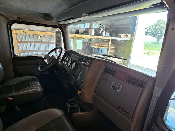 2005-kenworth-t300-image-21