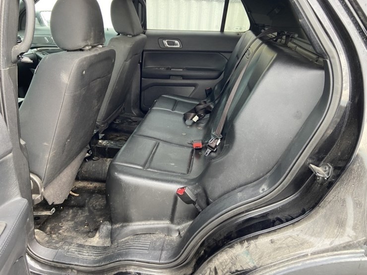 2017-ford-explorer-image-21