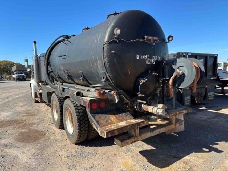1996-freightliner-bobtail-water-truck-image-3