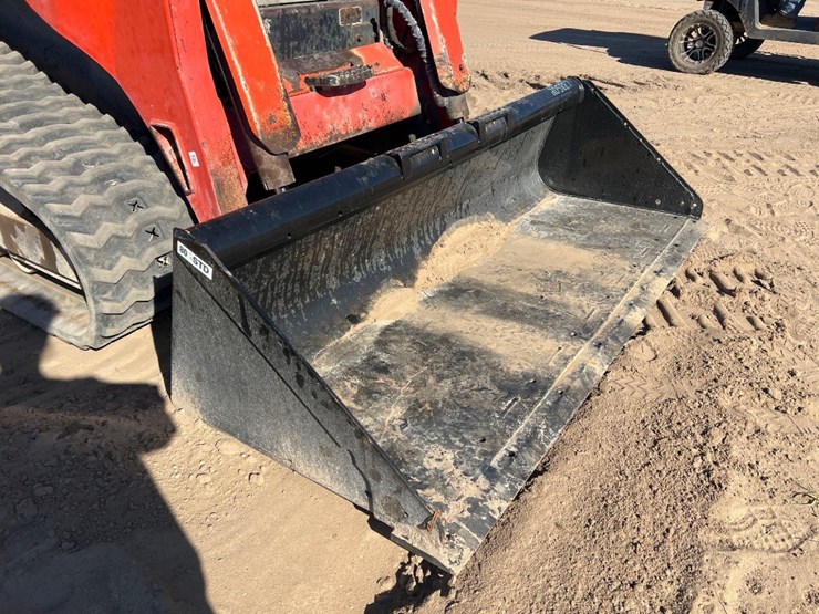 2011-kubota-svl90-2-image-16