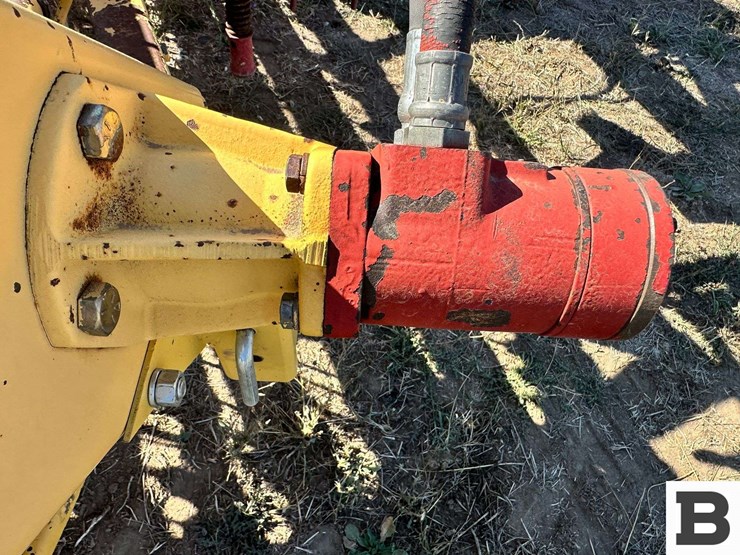 new-holland-216-image-40