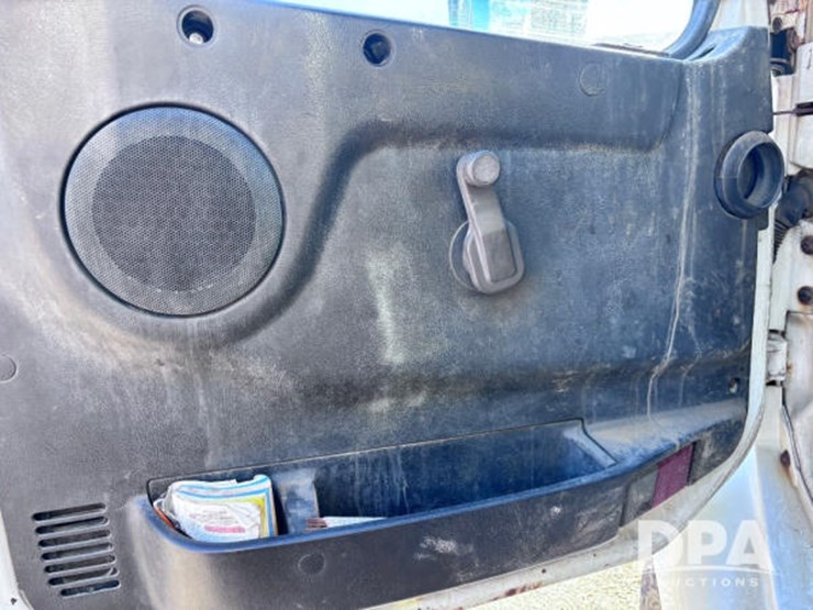 2003-volvo-10-image-95