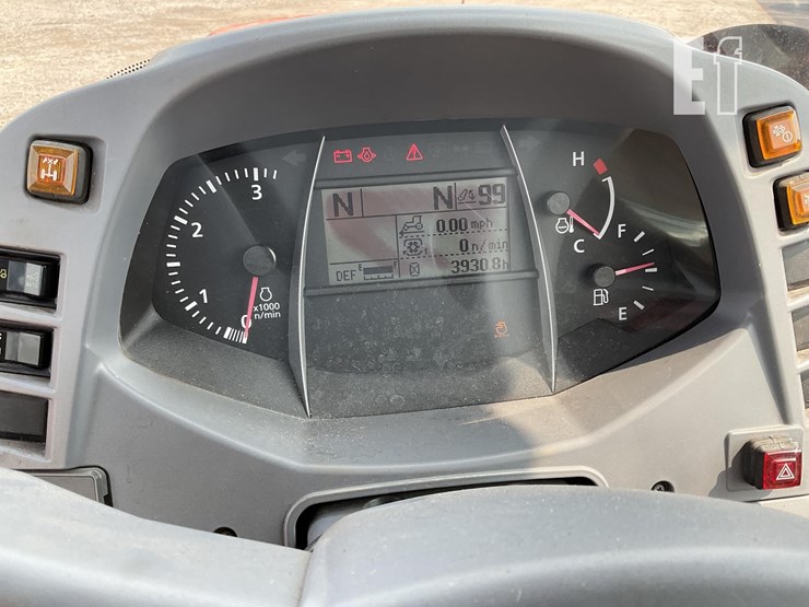 2015-kubota-m6-111-image-27