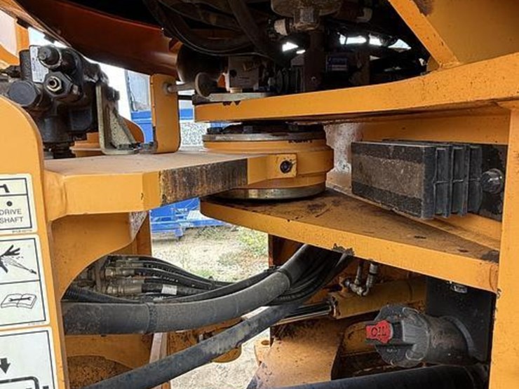 2011-hyundai-hl760-9-image-13