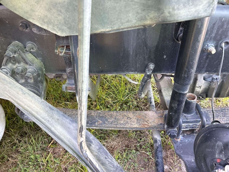 2013-freightliner-cascadia-125-image-15