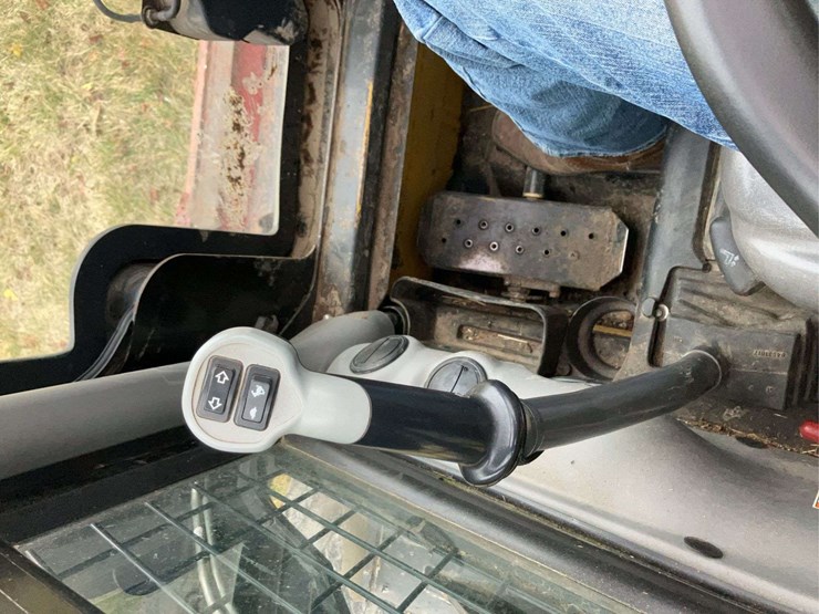 2018-new-holland-l228-image-29