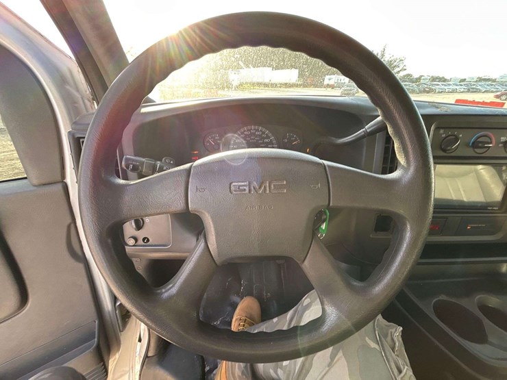 2006-gmc-3500-image-13