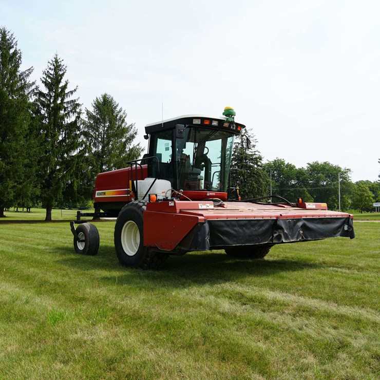 Hesston 8550S Self propelled mower conditioner