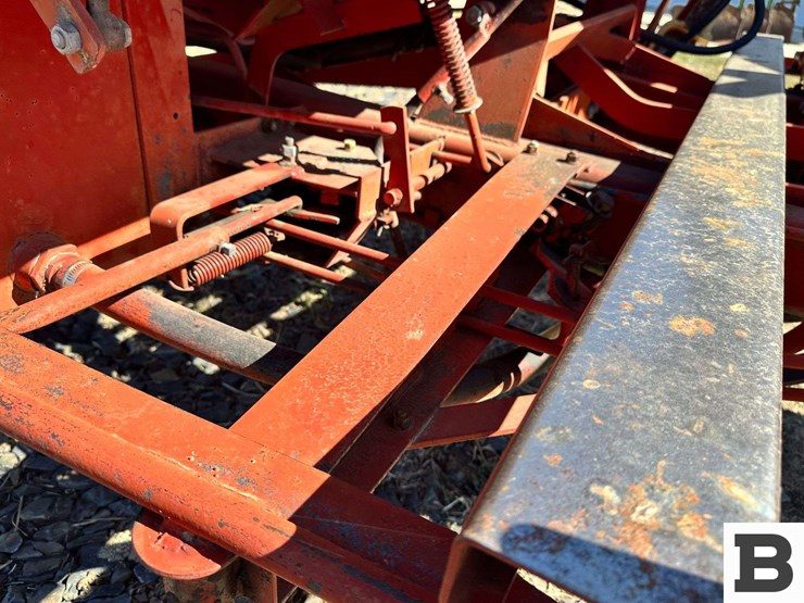 new-holland-1032-image-39