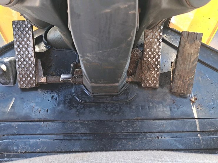 2018-deere-544k-image-15