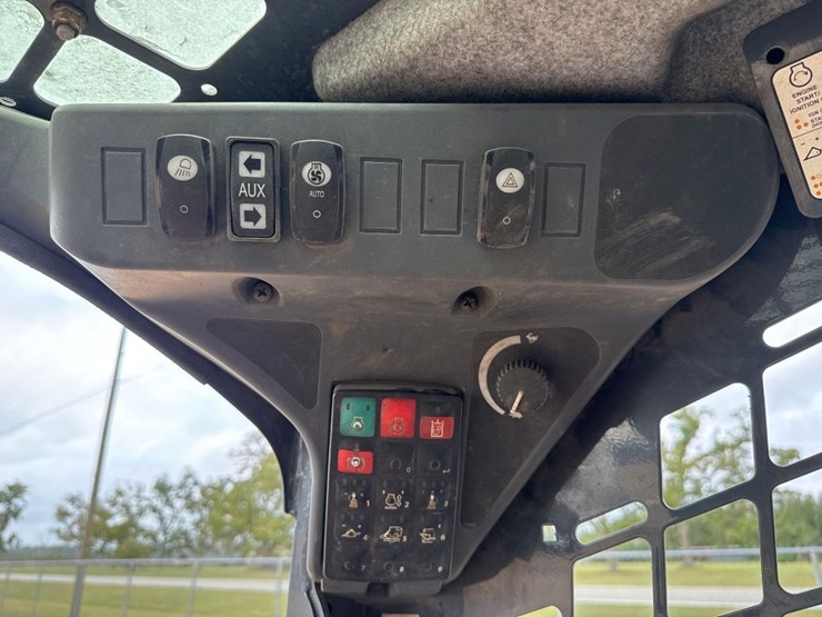 2022-deere-330g-image-23