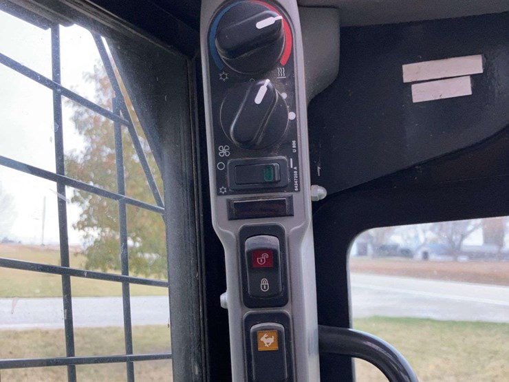 2018-new-holland-l228-image-34