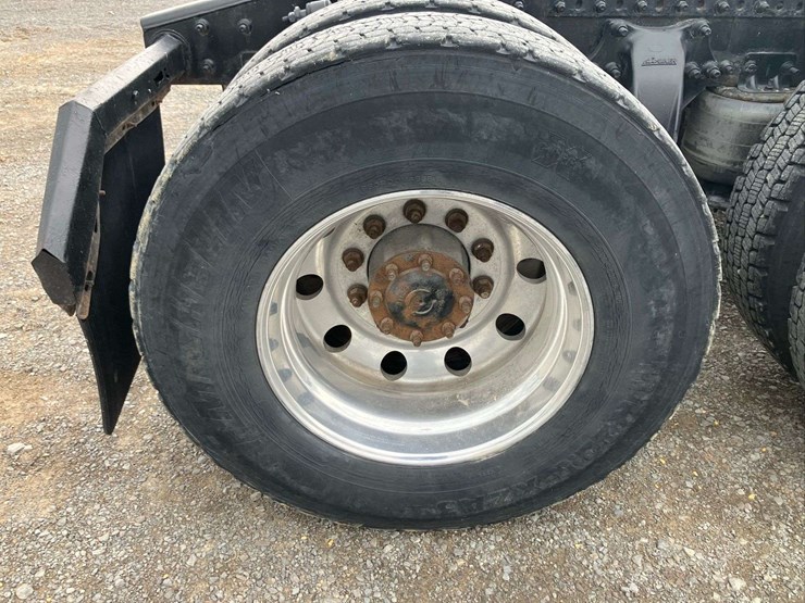 2013-freightliner-cascadia-image-72