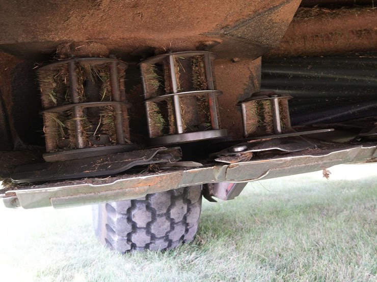 hesston-8550s-self-propelled-mower-conditioner-image-25