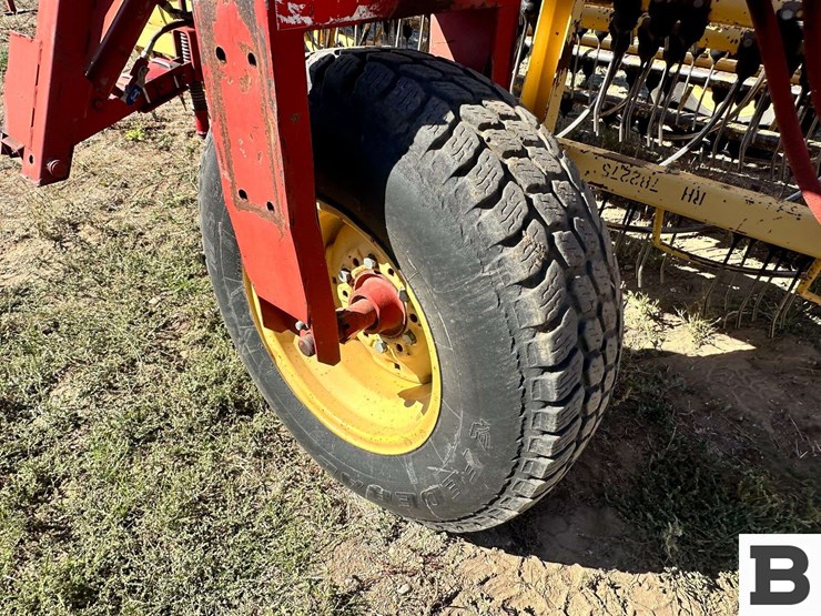 new-holland-216-image-20