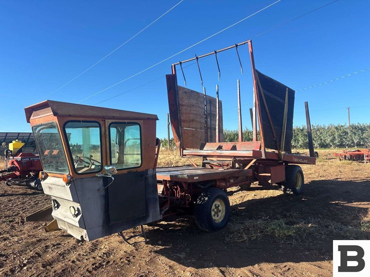 1972-new-holland-1048-image-2