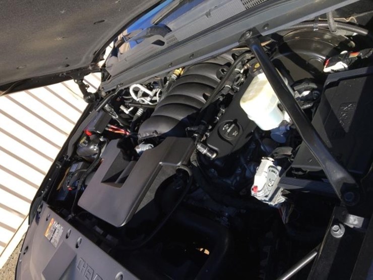 2019-chevrolet-suburban-image-12