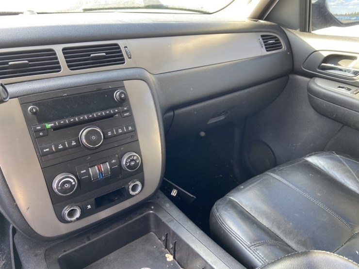 2009-chevrolet-tahoe-image-16