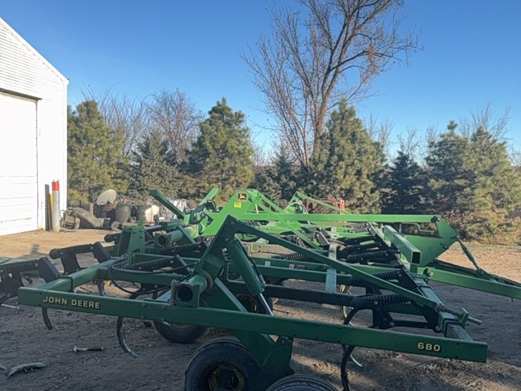 john-deere-24-image-1