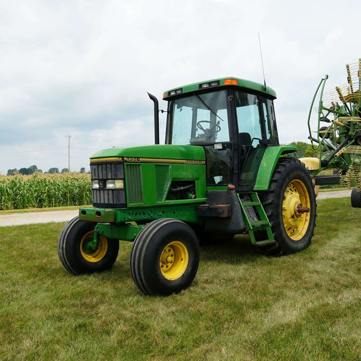1994 JOHN DEERE 7200