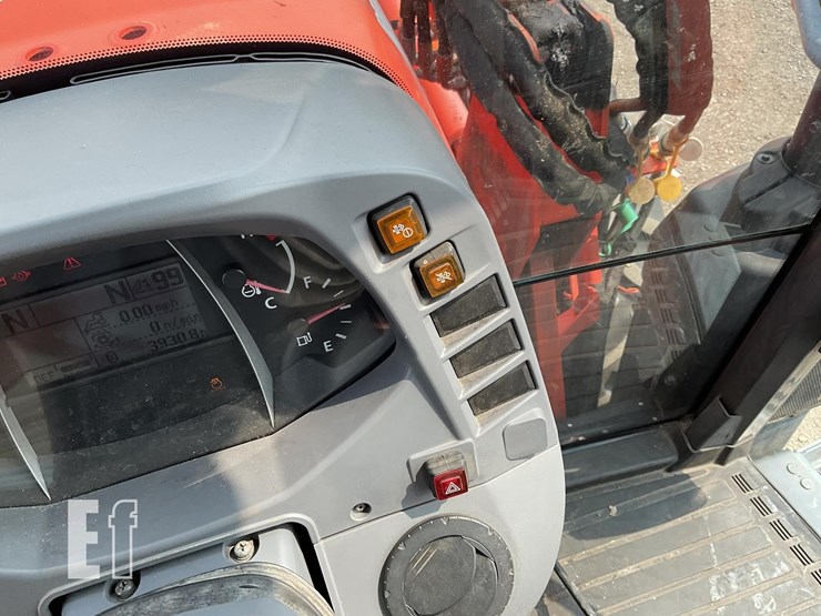 2015-kubota-m6-111-image-30