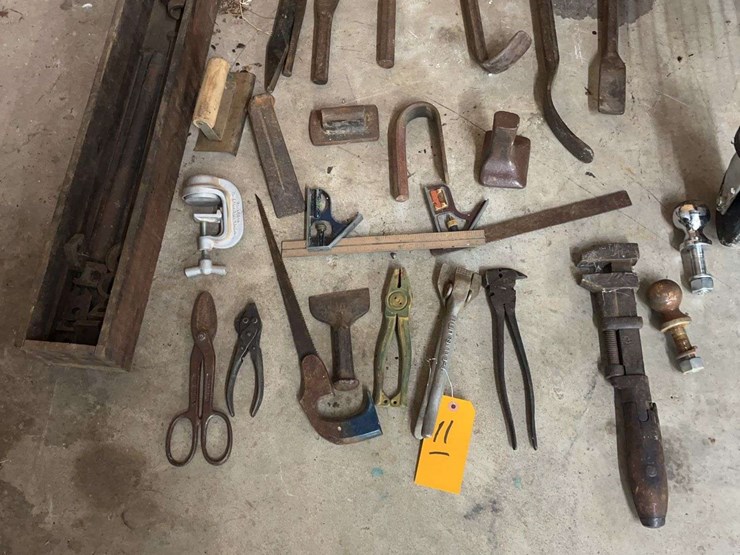 group-of-hand-tools---vintage-image-2