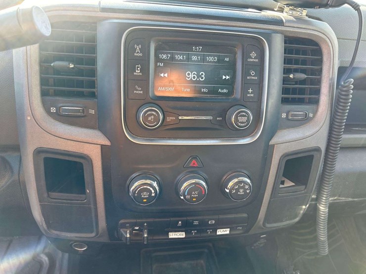 2018-dodge-ram-5500-4x4-crew-cab-flatbed-service-truck-image-15