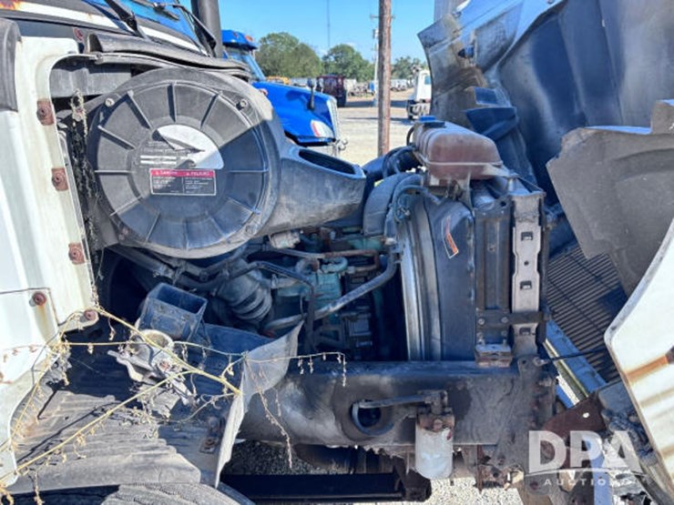 2003-volvo-10-image-79