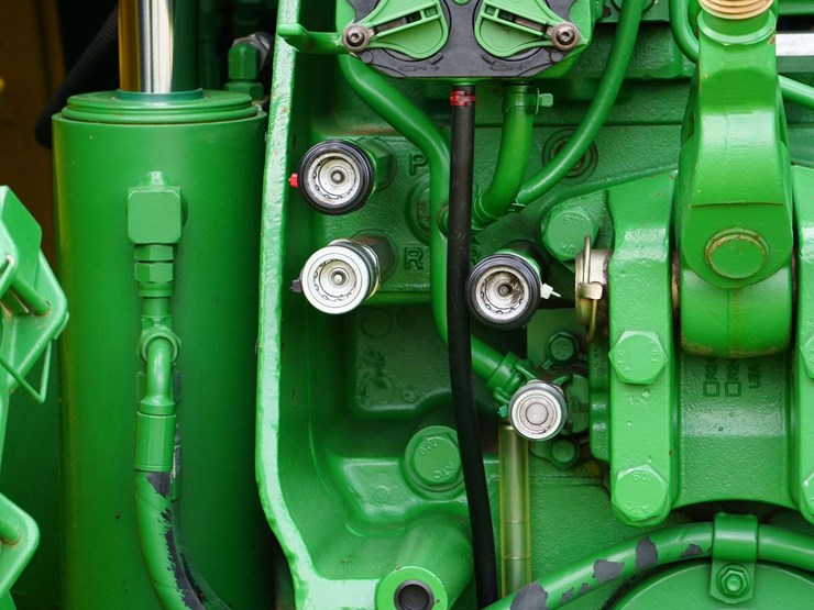 2012-john-deere-8235r-image-27